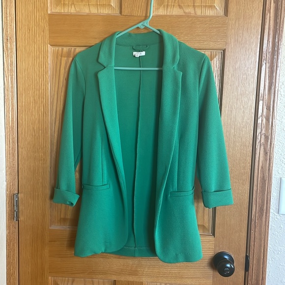 Emerald Green Pantsuit; Maurices 3/4 blazer & capris, Liz Claiborne tank, all XS - Picture 4 of 10